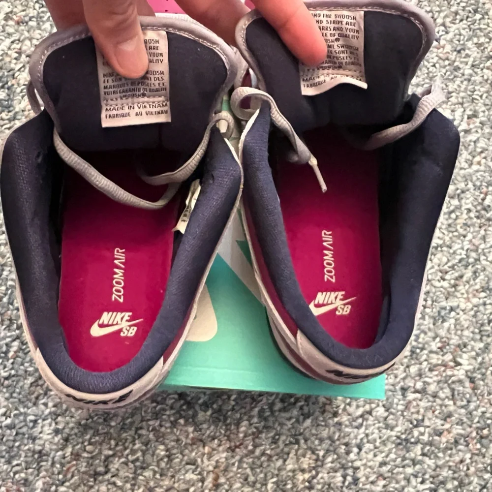 Nike sb mens dunk low size 12 true berry red grey blue 2019 dead stock new - Picture 7 of 12